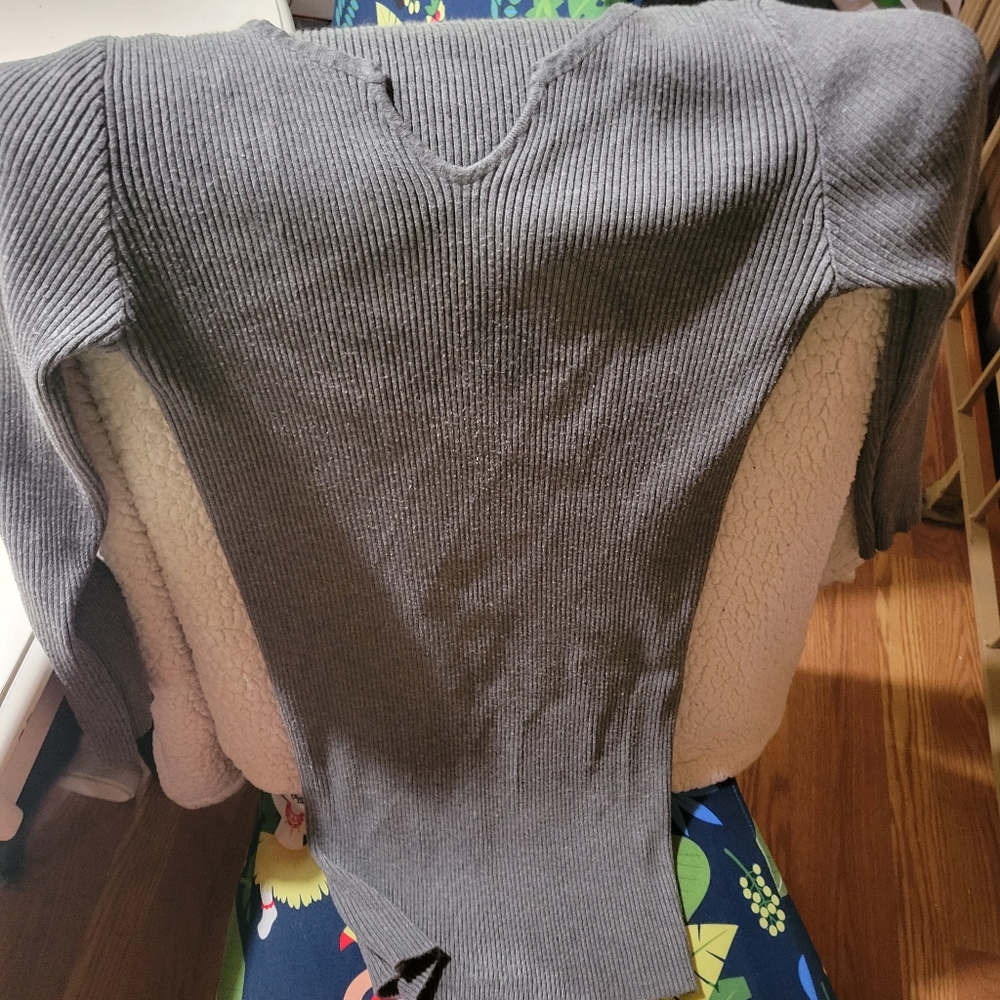 Light sweaters